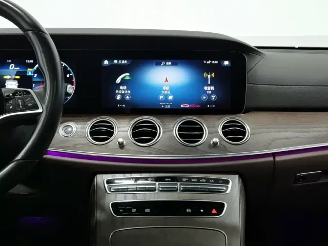 Mercedes-Benz E-Class — Фото автомобиля 12