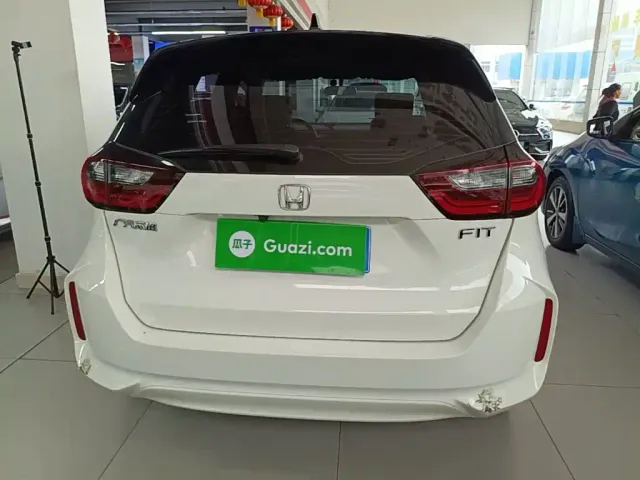 Honda Fit — Фото автомобиля 5