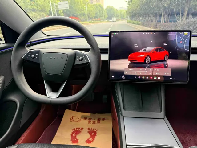 Tesla Model 3 — Фото автомобиля 15