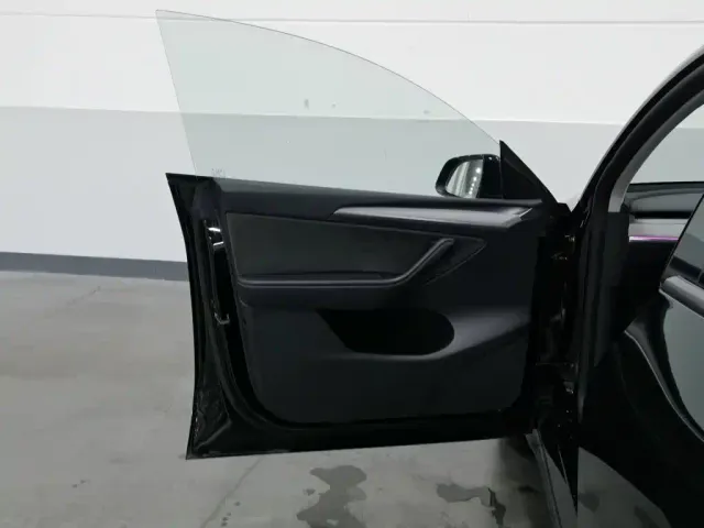 Tesla Model Y — Фото автомобиля 8