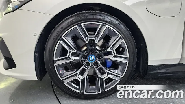 BMW 5 Series G60 — Фото автомобиля 5
