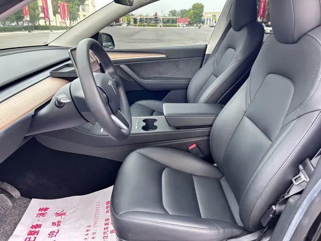 Tesla Model Y — Фото автомобиля 5