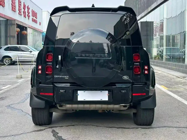Land Rover Defender — Фото автомобиля 11