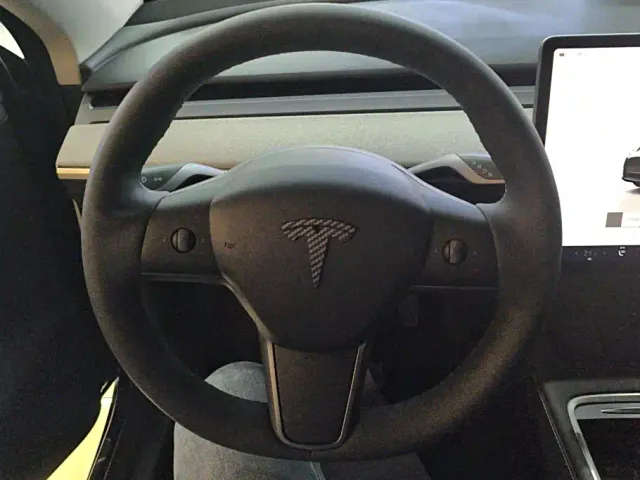 Tesla Model Y — Фото автомобиля 15