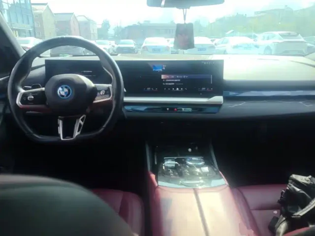 BMW i5 — Фото автомобиля 13