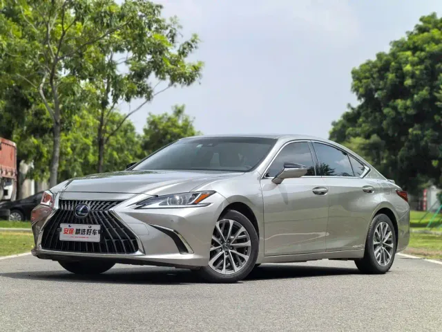 Фотография автомобиля — Lexus ES