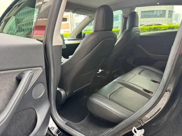 Tesla Model Y — Фото автомобиля 6