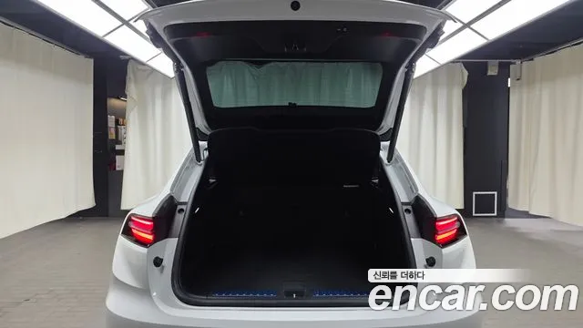Porsche Macan Electric — Фото автомобиля 21