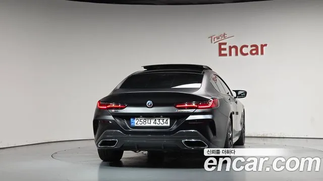 BMW 8 Series G15 — Фото автомобиля 4