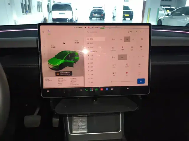 Tesla Model Y — Фото автомобиля 12