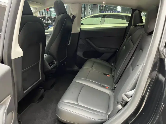 Tesla Model Y — Фото автомобиля 11