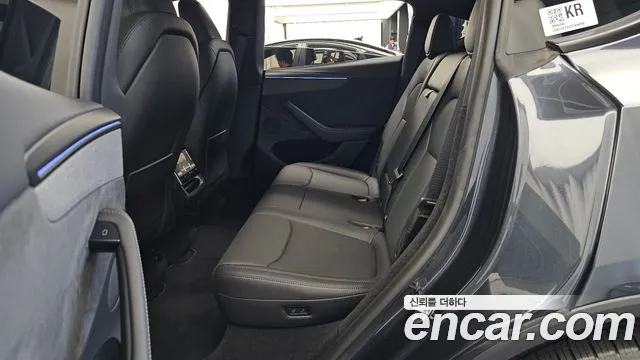 Tesla Model Y — Фото автомобиля 16