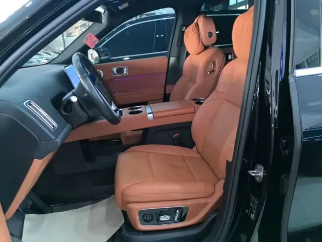 Li Auto L9 — Фото автомобиля 14