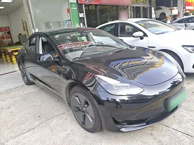 Tesla Model 3 — Фото автомобиля 3