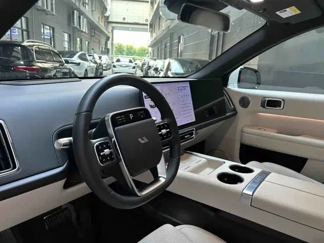 Li Auto L6 — Фото автомобиля 19