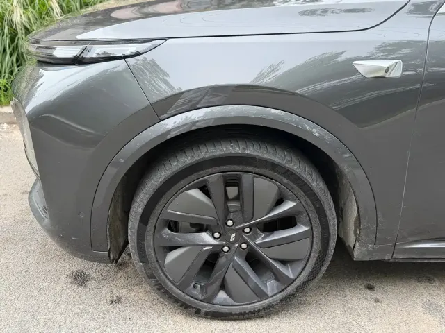 Li Auto L9 — Фото автомобиля 2