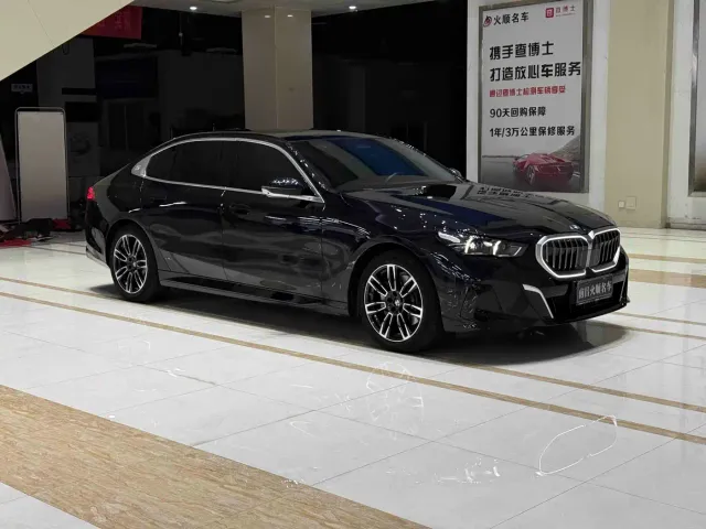 BMW 5 Series — Фото автомобиля 4