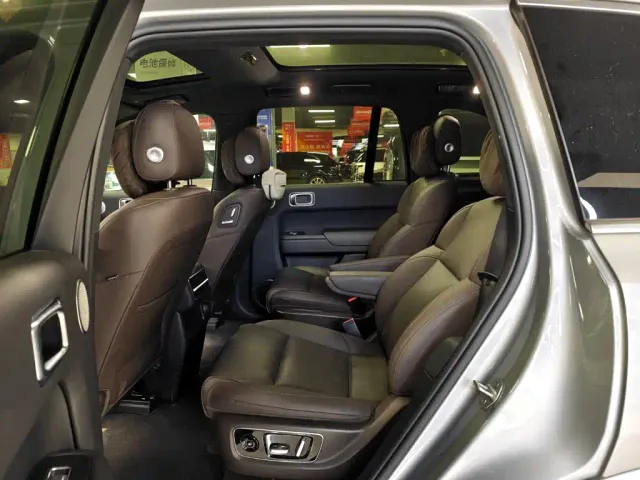 Li Auto Li L8 2023 Pro — Фото автомобиля 9