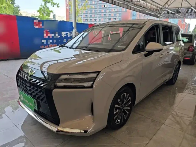 Фотография автомобиля — Wuling Starlight 730