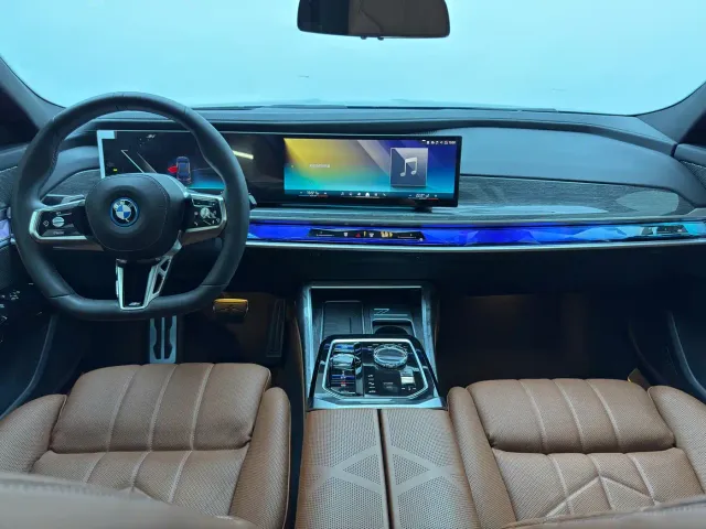 BMW i7 — Фото автомобиля 15
