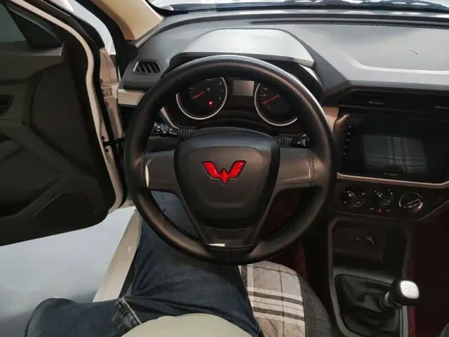 Wuling Hongguang — Фото автомобиля 10