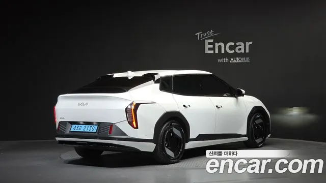 Kia EV4 — Фото автомобиля 2