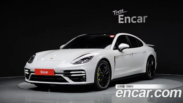 Фотография автомобиля — Porsche Panamera