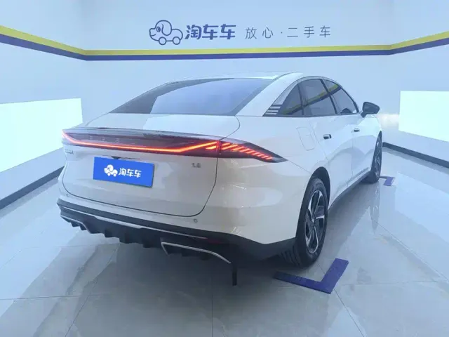 Geely Galaxy L6 — Фото автомобиля 3