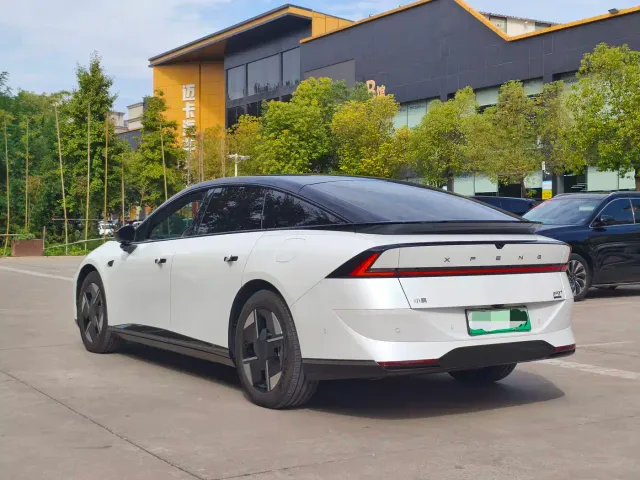Xpeng P7+ — Фото автомобиля 15