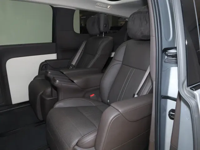 Li Auto MEGA — Фото автомобиля 25