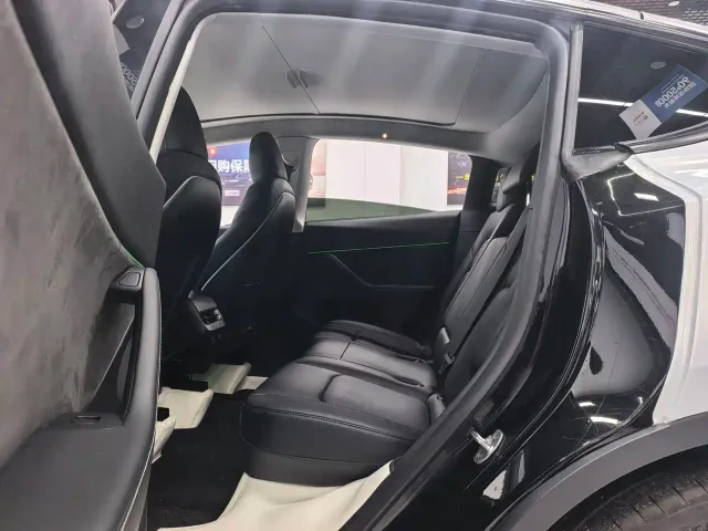 Tesla Model Y — Фото автомобиля 13