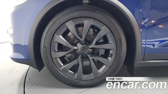 Tesla Model X — Фото автомобиля 4