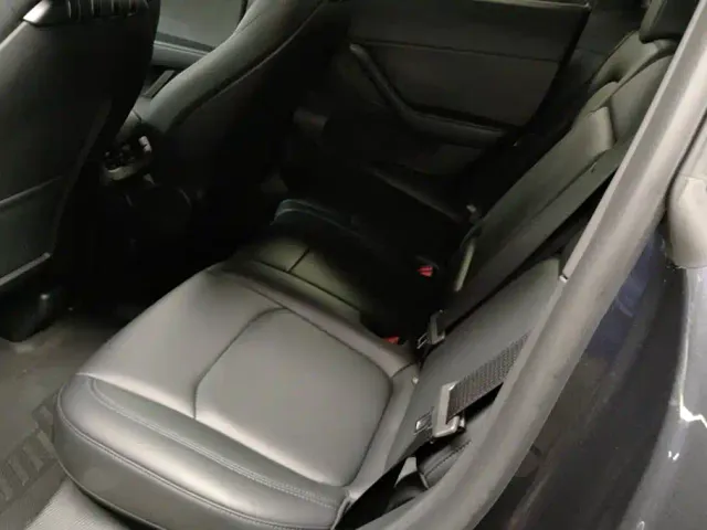 Tesla Model Y — Фото автомобиля 11