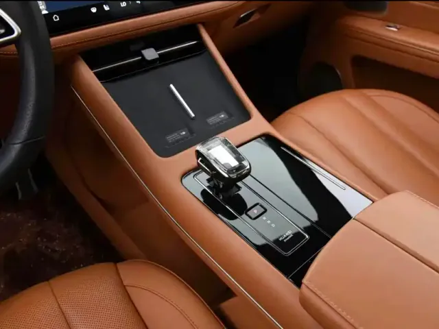 Aito M7 — Фото автомобиля 12