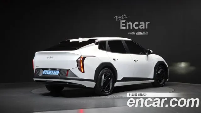 Kia EV4 — Фото автомобиля 2