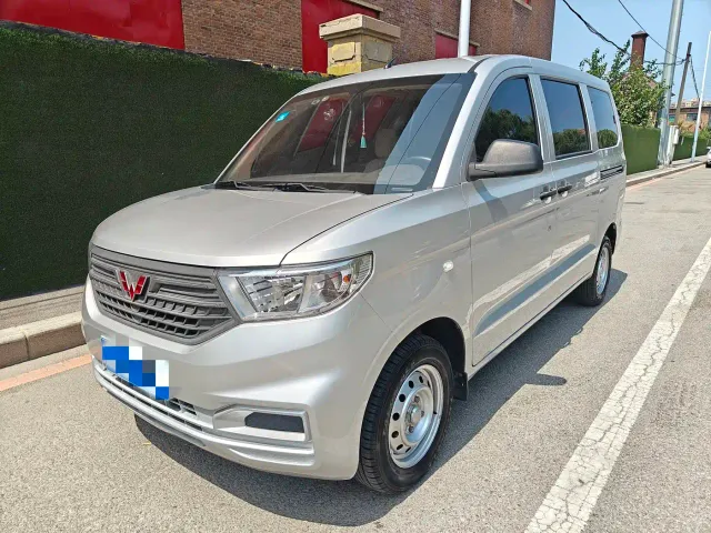 Фотография автомобиля — Wuling Hongguang V