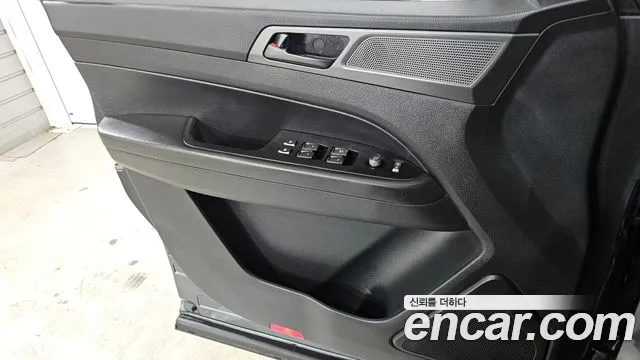 KG_Mobility_Ssangyong Rexton Новый Rexton Sport Khan Дизель 2.2 2WD — Фото автомобиля 25