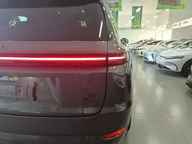Li Auto L9 — Фото автомобиля 7