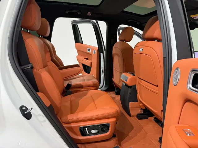 Li Auto L8 — Фото автомобиля 11