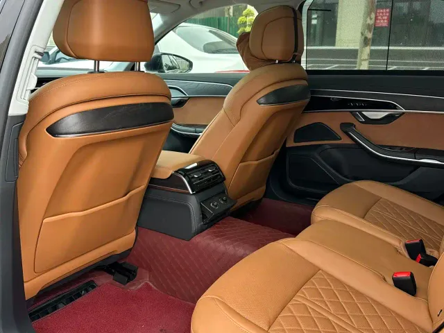 Audi A8 — Фото автомобиля 9
