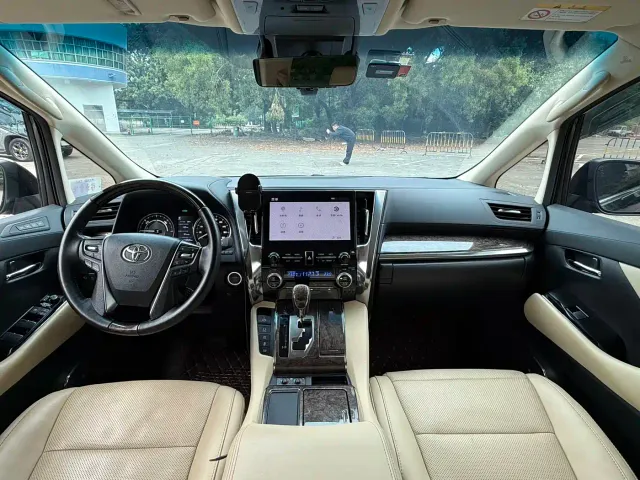 Toyota Vellfire — Фото автомобиля 6