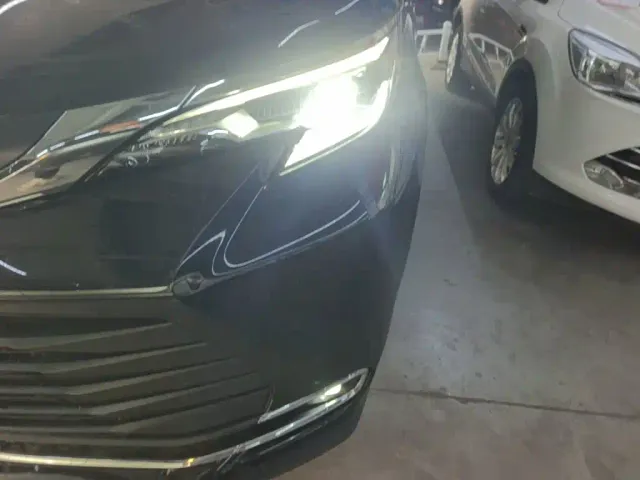 Toyota Sienna — Фото автомобиля 23