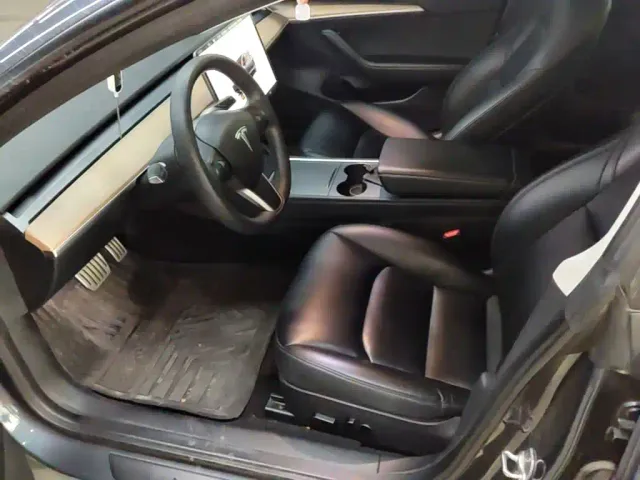 Tesla Model 3 — Фото автомобиля 14