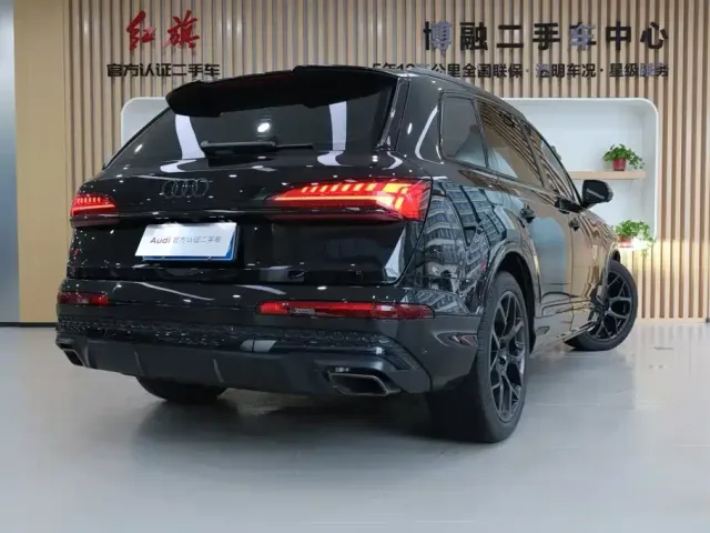 Audi Audi Q7 2024 45 TFSI quattro S line Black Warrior — Фото автомобиля 3
