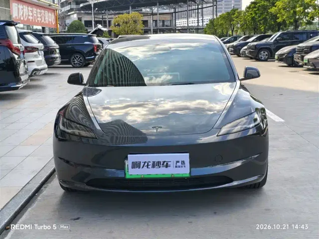 Tesla Model 3 — Фото автомобиля 2