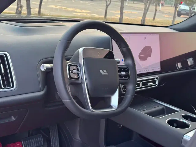 Li Auto L8 — Фото автомобиля 5