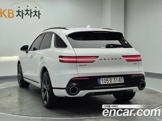 Genesis GV70 — Фото автомобиля 3