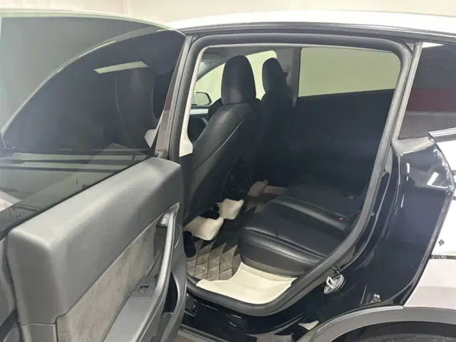 Tesla Model Y — Фото автомобиля 6
