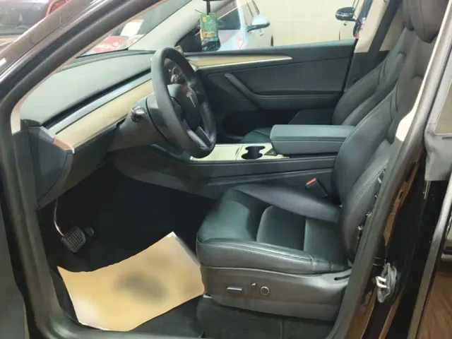 Tesla Model Y — Фото автомобиля 14
