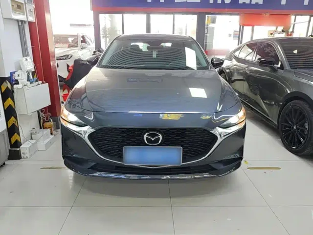 Mazda Axela — Фото автомобиля 2